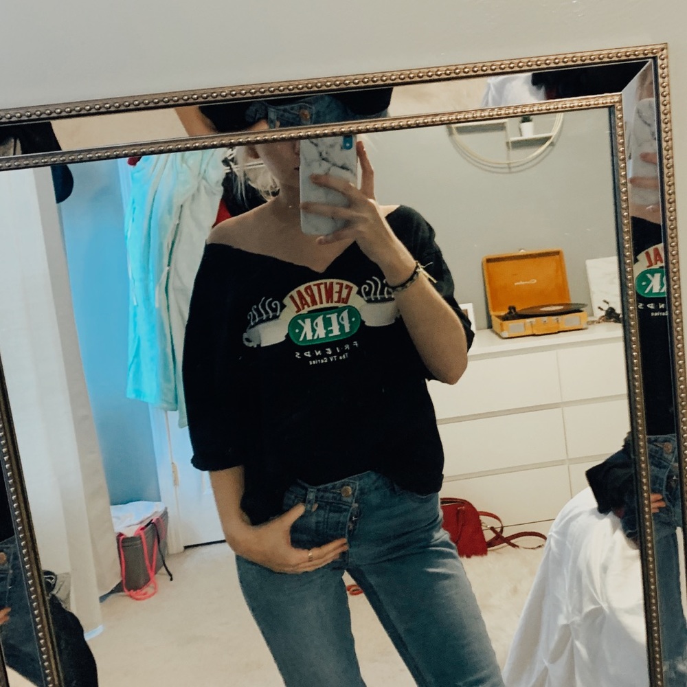 Central perk friends t shirt